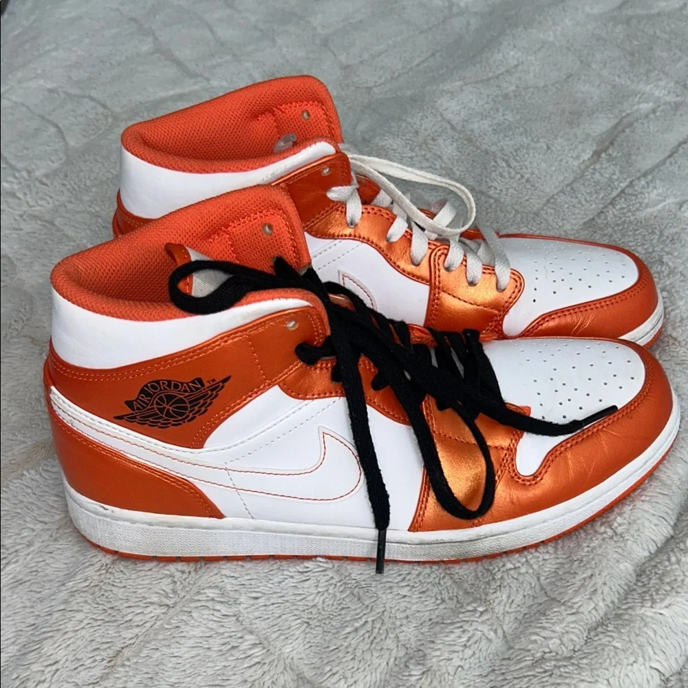 Nike Air Jordan 1 Mid SE Electro Orange Men’s Size 9.5